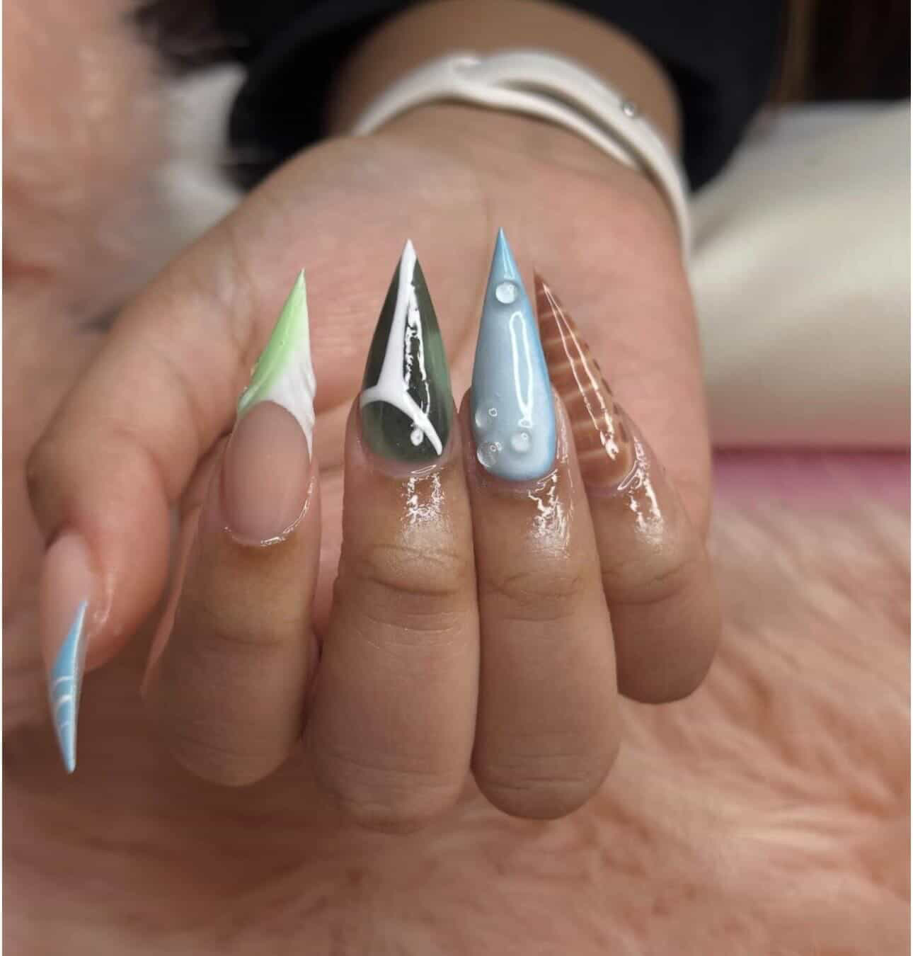 Creative stiletto nail design